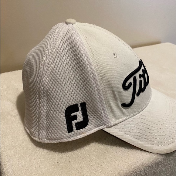 Titleísta Golf Cap - Picture 2 of 7